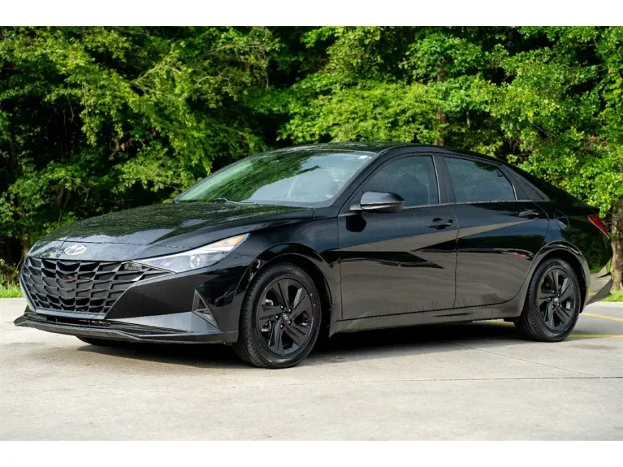 2022 Hyundai Elantra SEL photo 1
