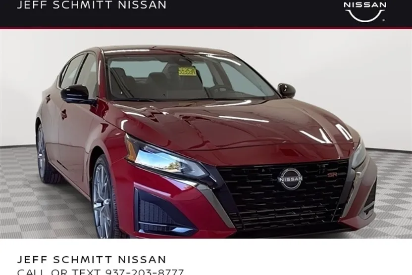 2024 Nissan Altima SR photo 1