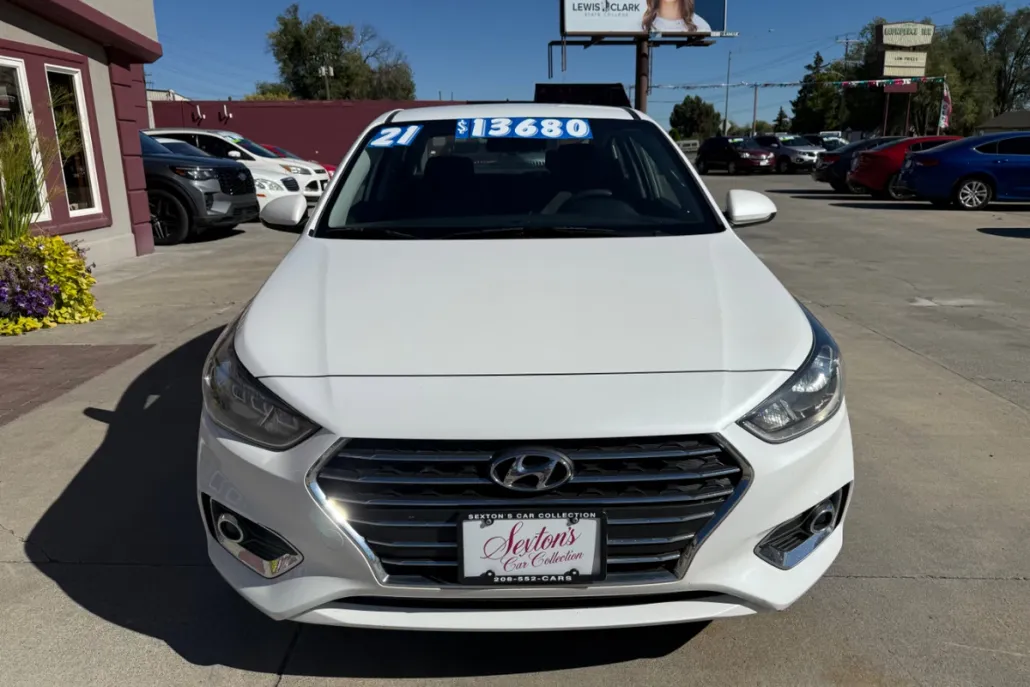 2021 Hyundai Accent SE photo 1
