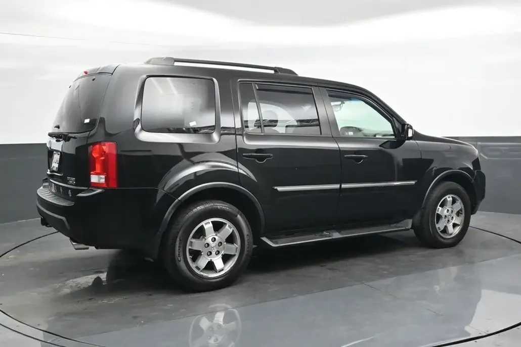 2011 Honda Pilot Touring photo 1