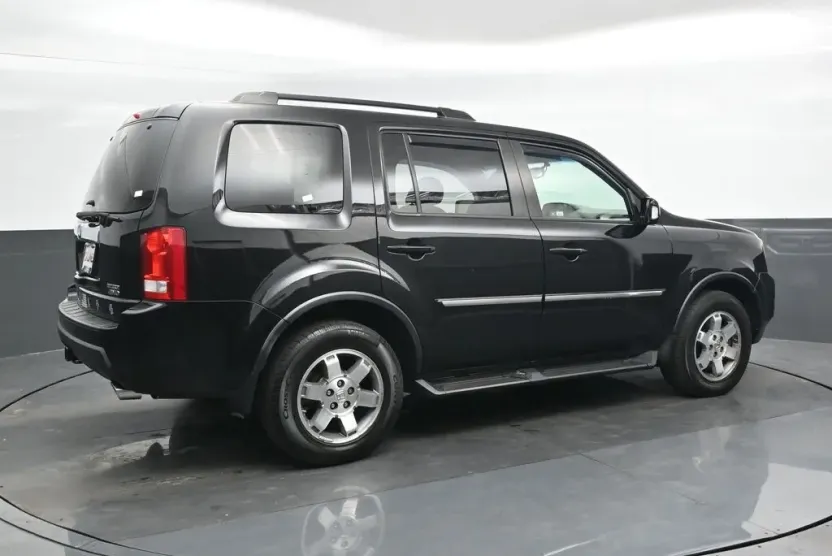 2011 Honda Pilot Touring photo 1
