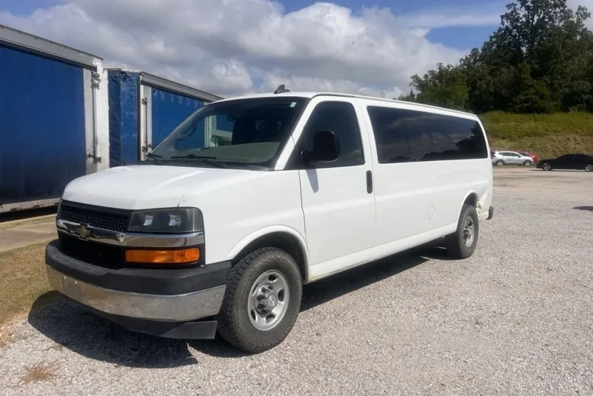 2017 Chevrolet Express Passenger 3500 LT photo 1