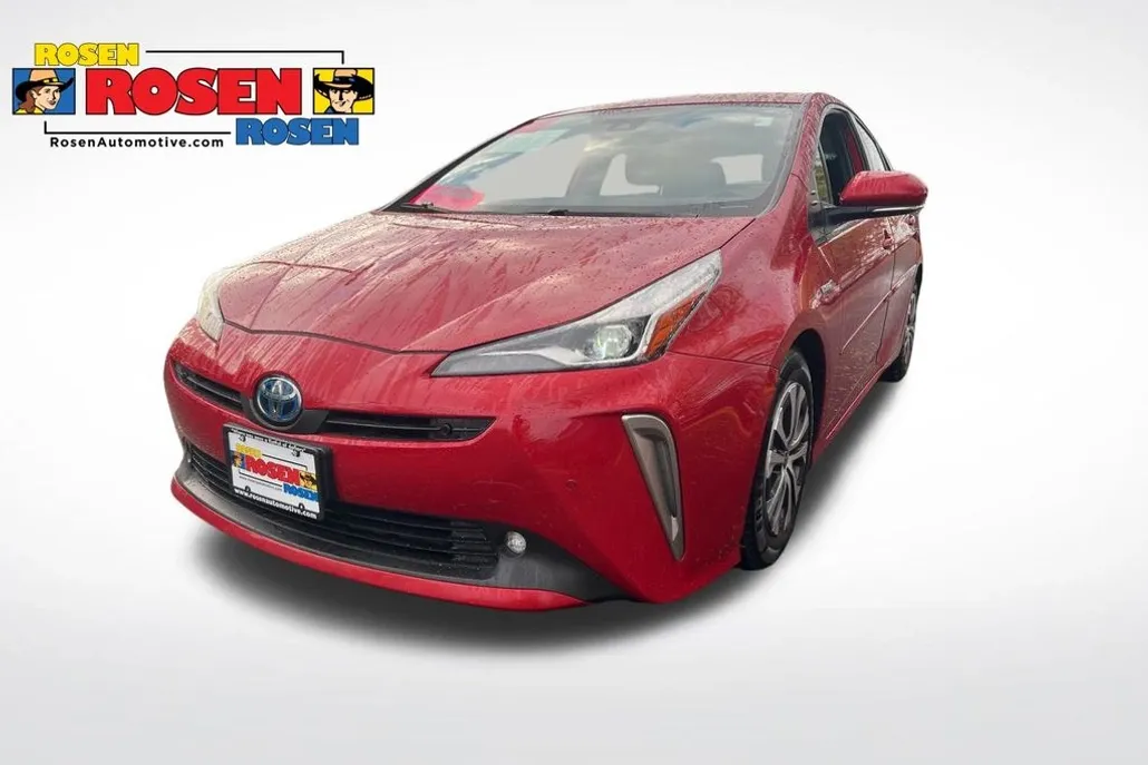 2021 Toyota Prius LE photo 1
