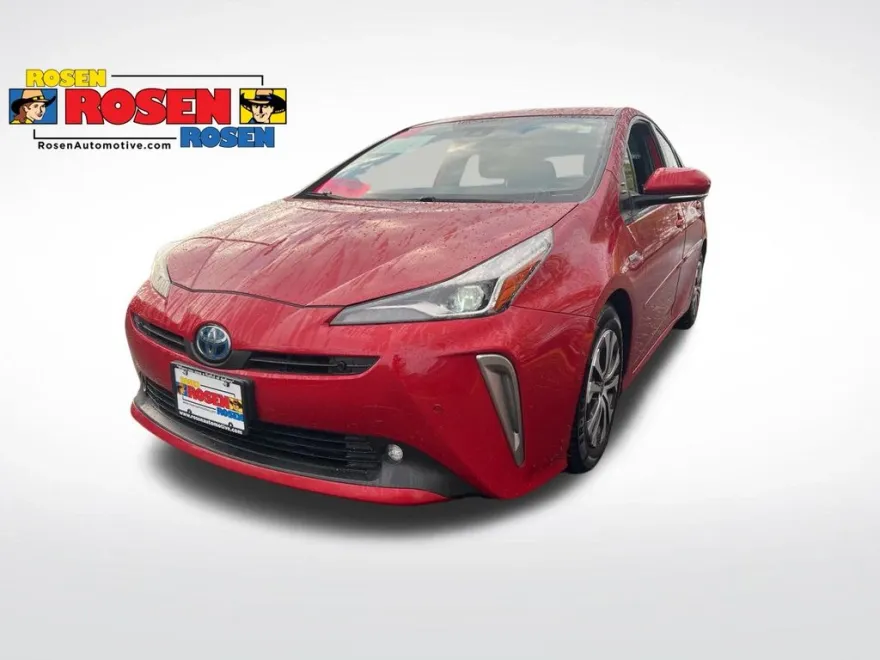 2021 Toyota Prius LE photo 1