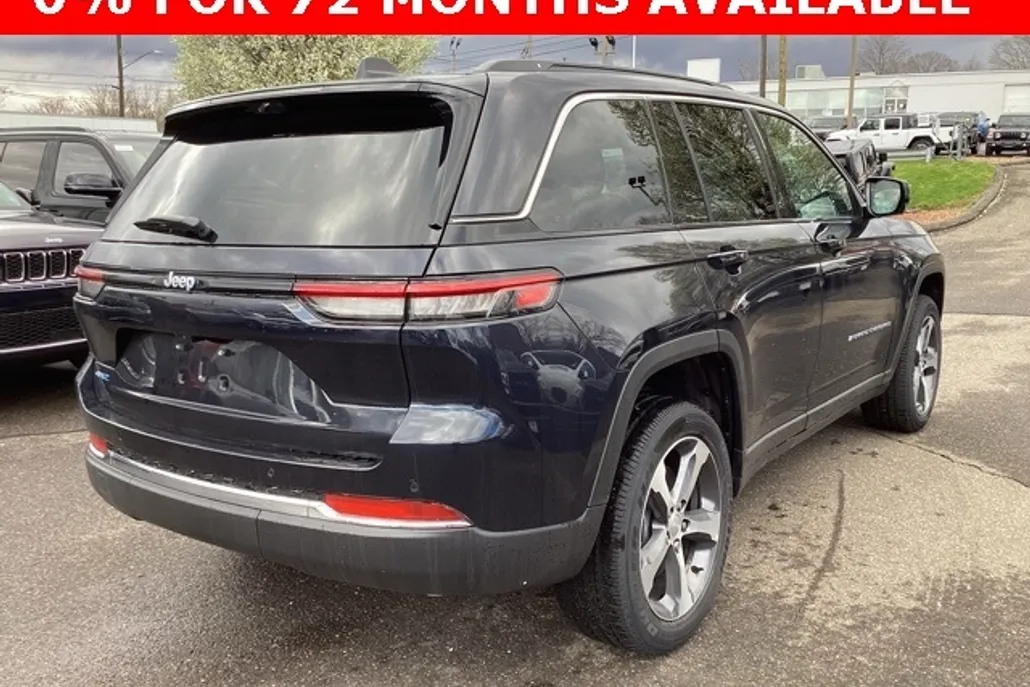 2024 Jeep Cherokee Base 4xe photo 1