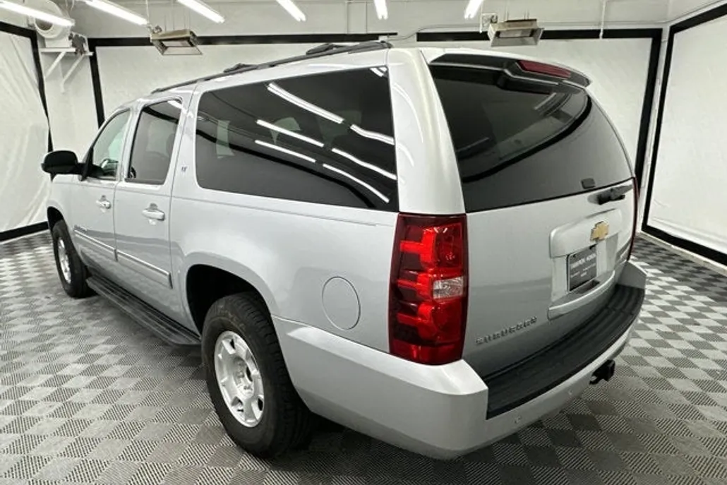 2014 Chevrolet Suburban LT photo 1