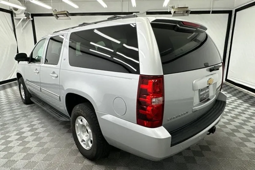 2014 Chevrolet Suburban LT photo 1