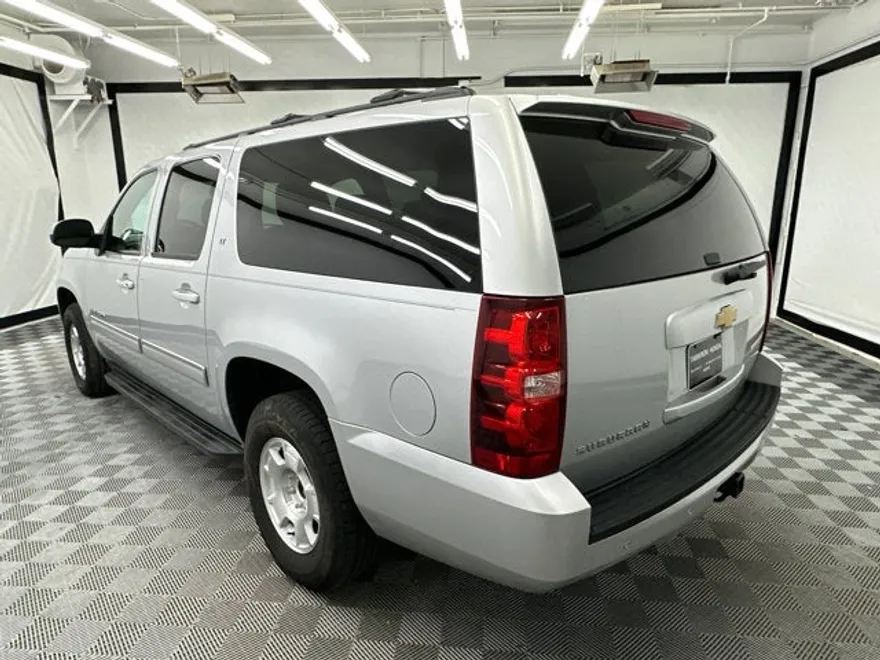2014 Chevrolet Suburban LT photo 1