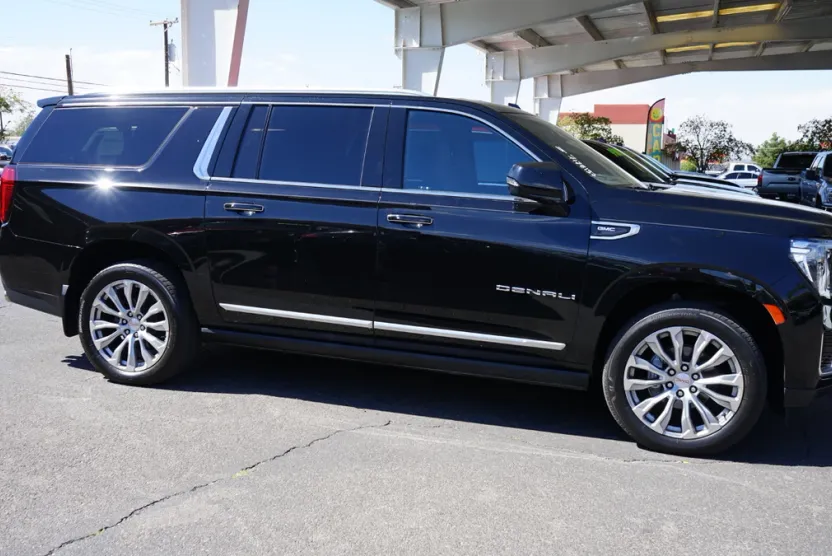 2021 Gmc Yukon XL Denali photo 1