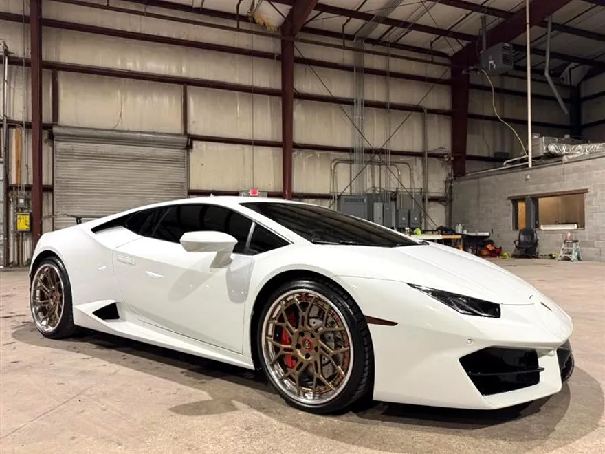 2016 Lamborghini Huracan Coupe photo 1