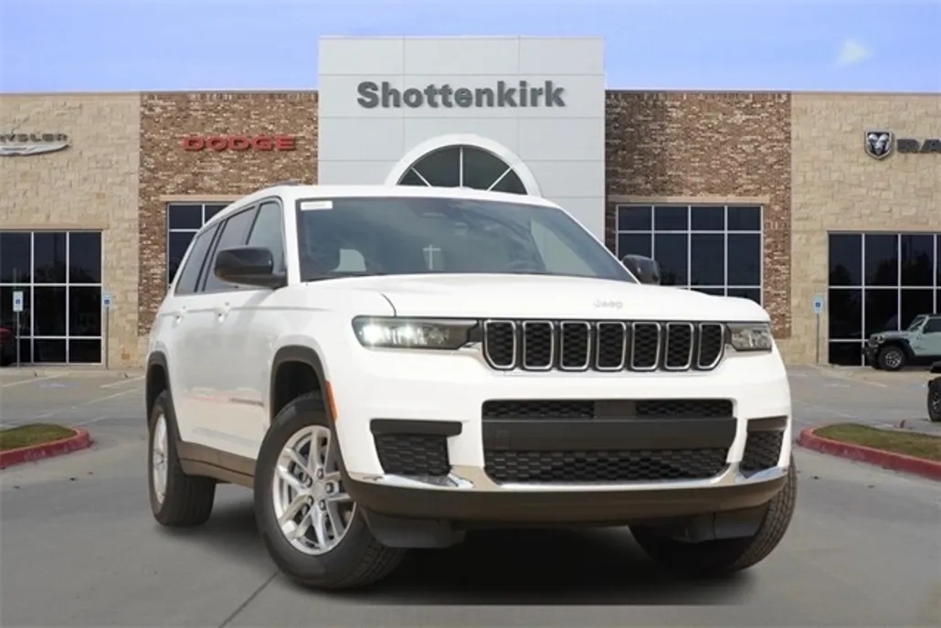 2025 Jeep Grand Cherokee Laredo photo 1
