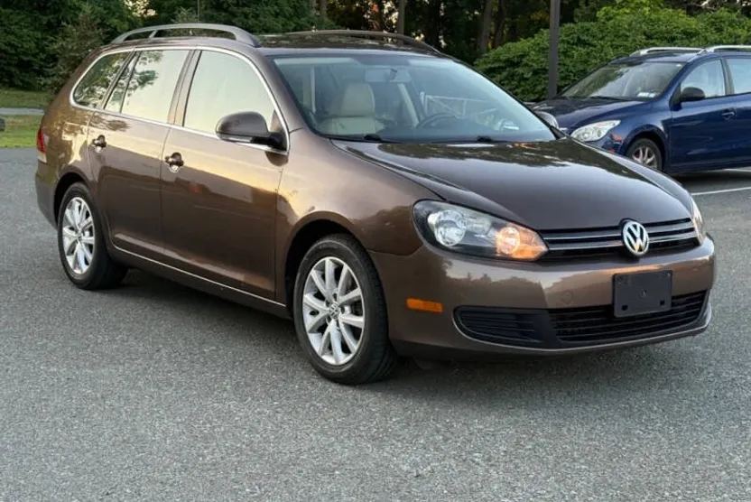 2011 Volkswagen Jetta SportWagen SE photo 1