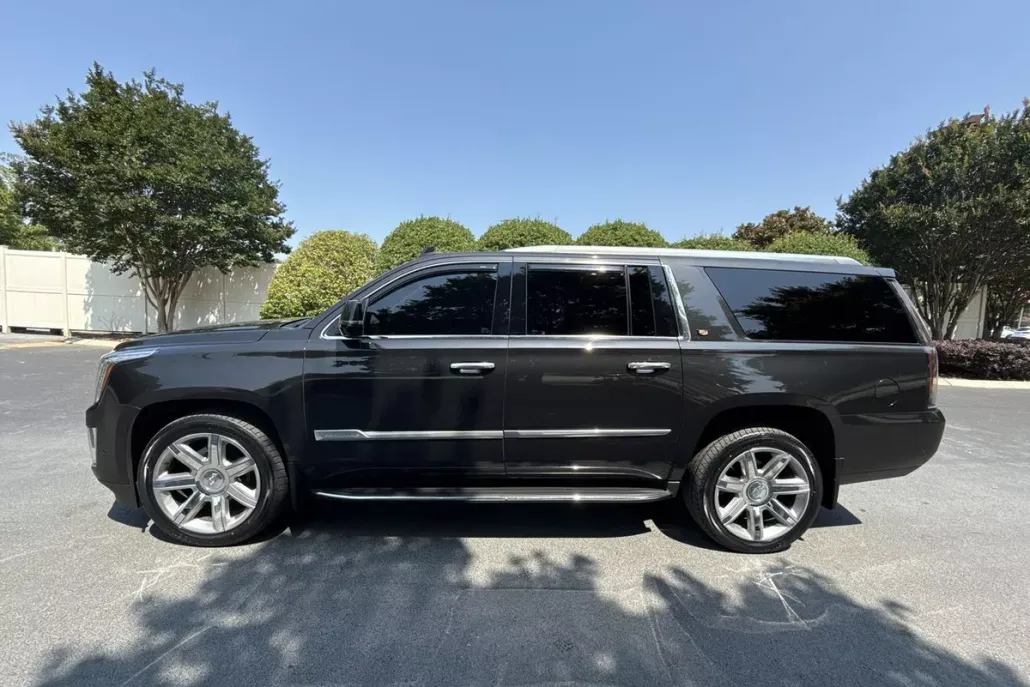 2019 Cadillac Escalade ESV Luxury photo 1