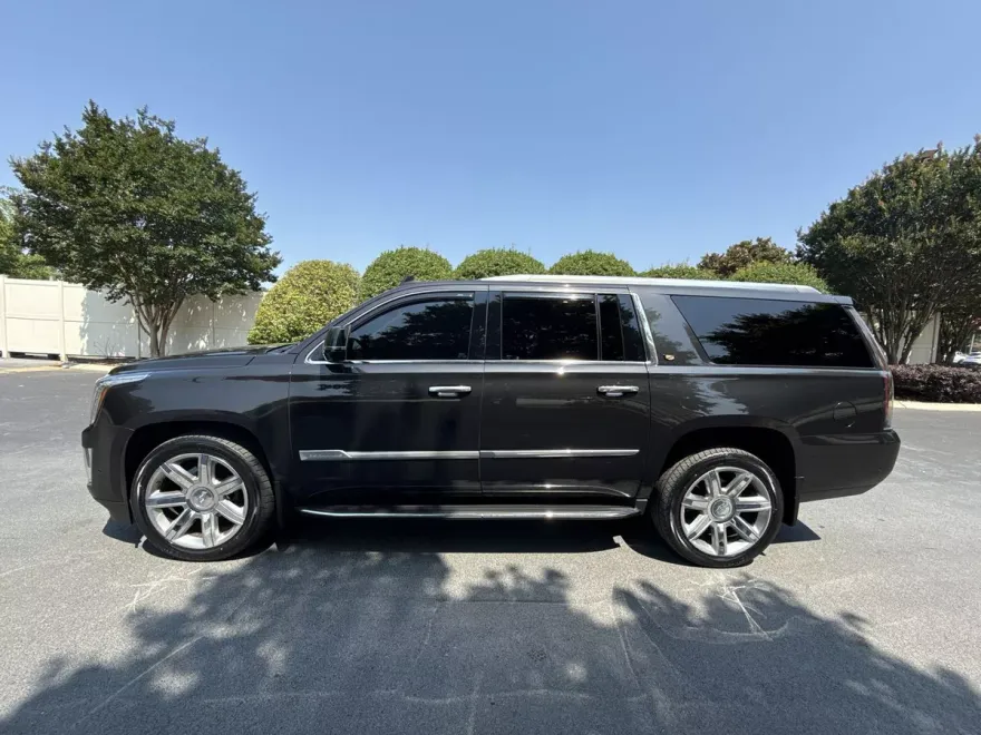 2019 Cadillac Escalade ESV Luxury photo 1