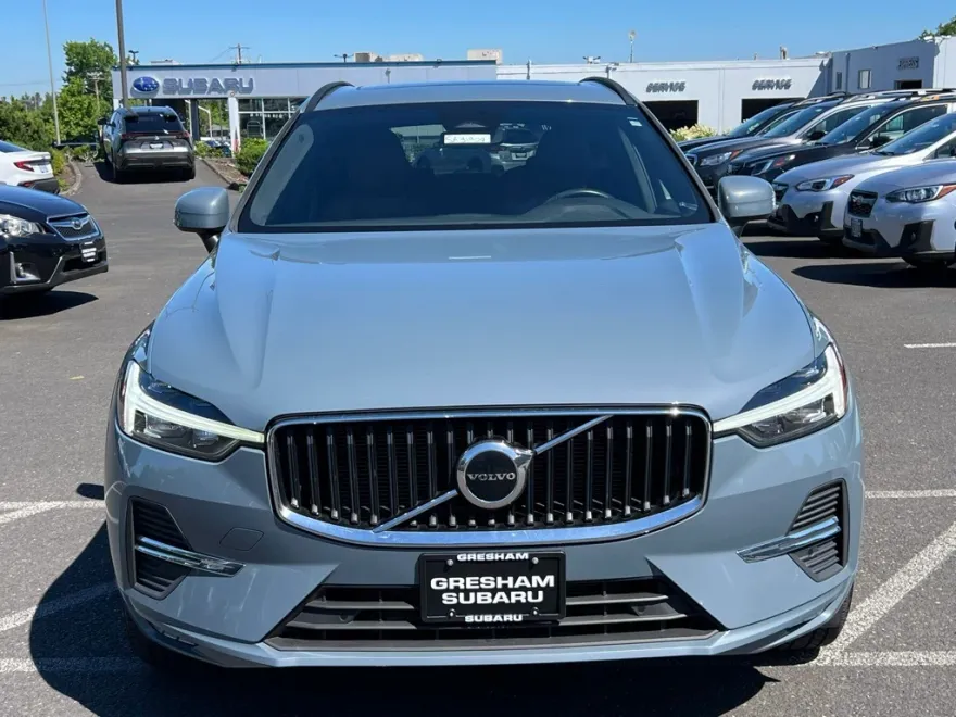 2022 Volvo XC60 B5 Momentum photo 1