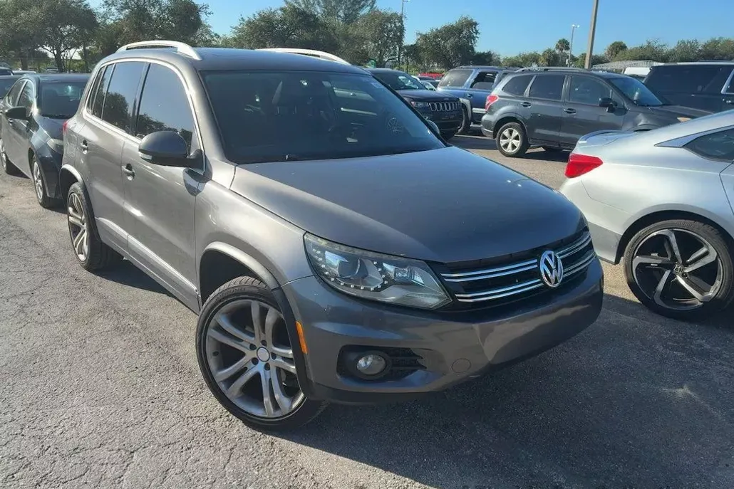 2012 Volkswagen Tiguan SEL photo 1