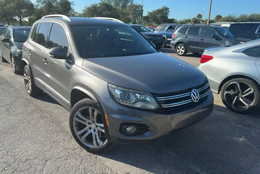 2012 Volkswagen Tiguan SEL photo 1
