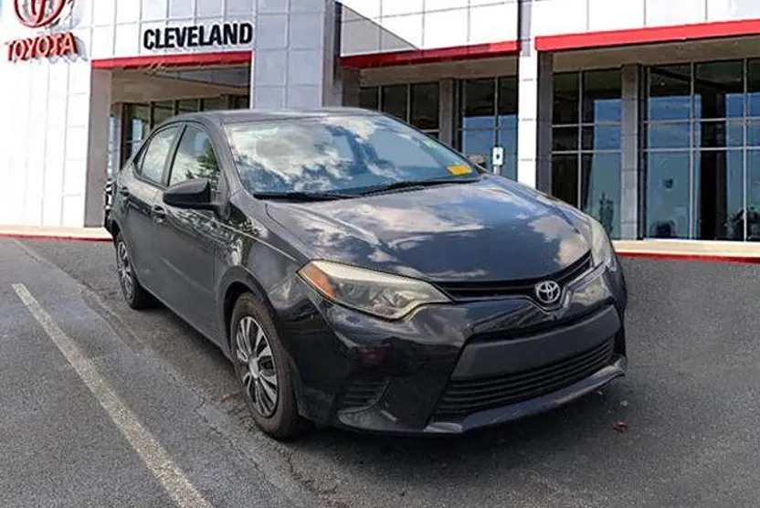 2014 Toyota Corolla LE photo 1