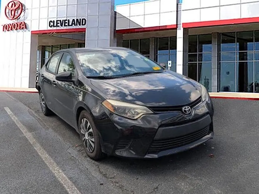 2014 Toyota Corolla LE photo 1