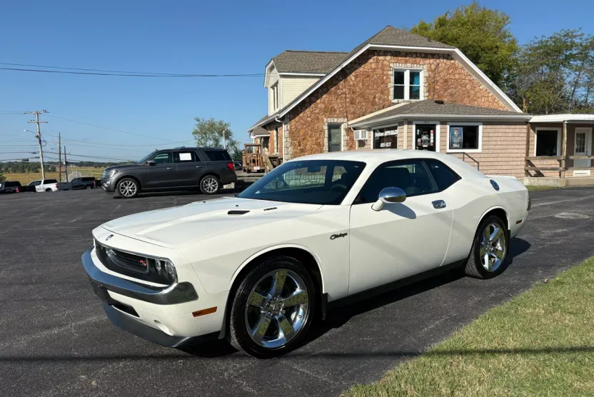 2009 Dodge Challenger R/T photo 1