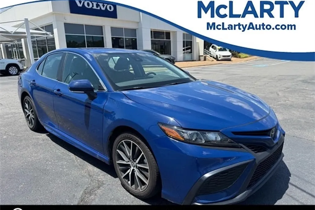 2024 Toyota Camry SE photo 1