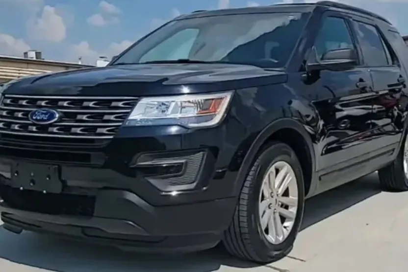 2017 Ford Explorer Sport photo 1