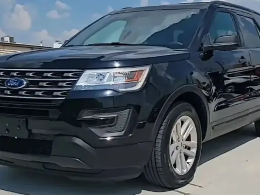 2017 Ford Explorer Sport photo 1