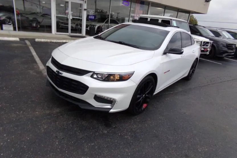 2018 Chevrolet Malibu 1LT photo 1