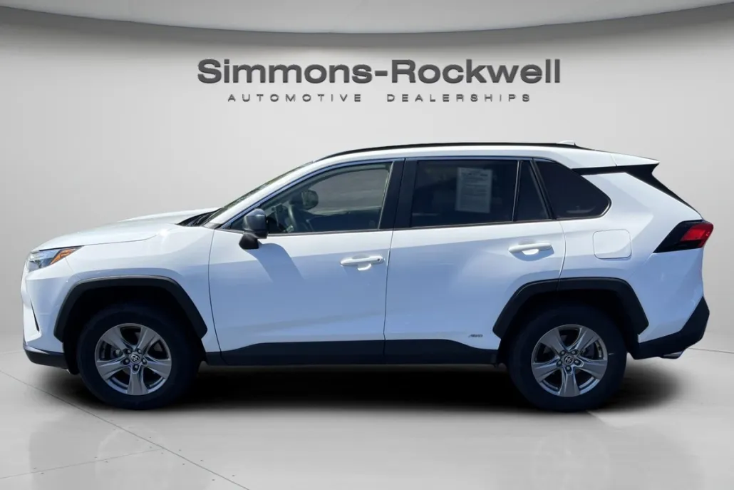 2023 Toyota RAV4 Hybrid LE photo 1
