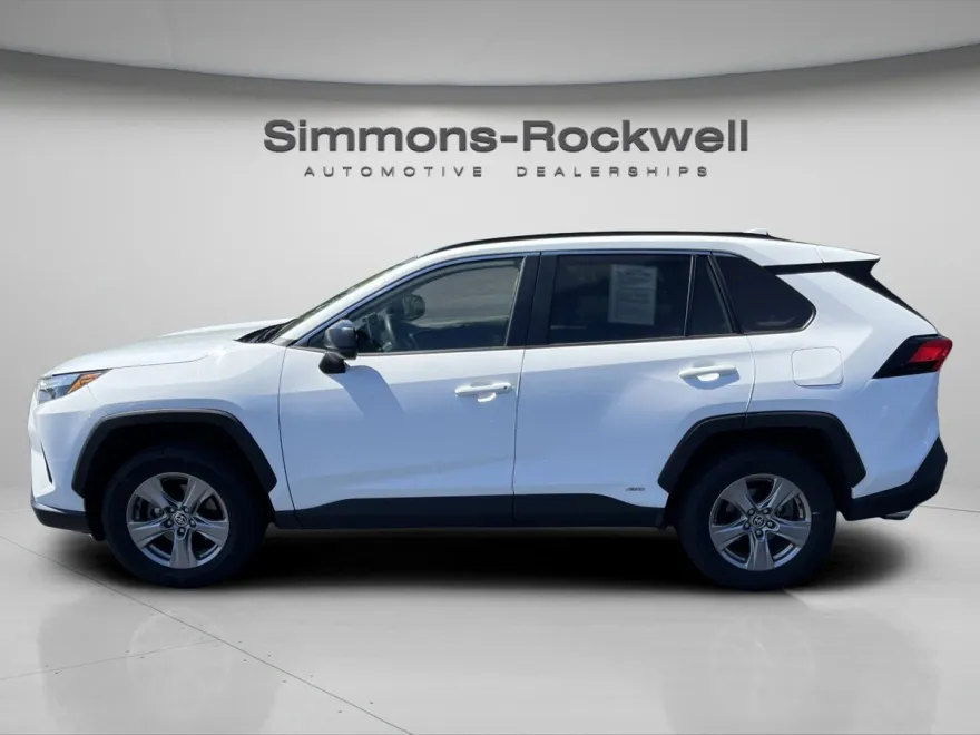 2023 Toyota RAV4 Hybrid LE photo 1