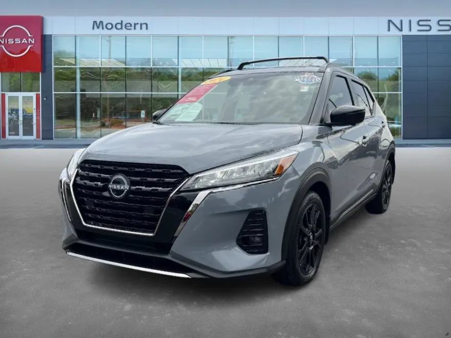 2024 Nissan Kicks SR photo 1