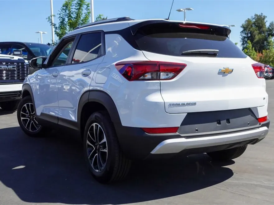 2026 Chevrolet Trailblazer LT photo 1