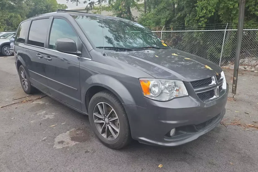 2017 Dodge Grand Caravan SXT photo 1