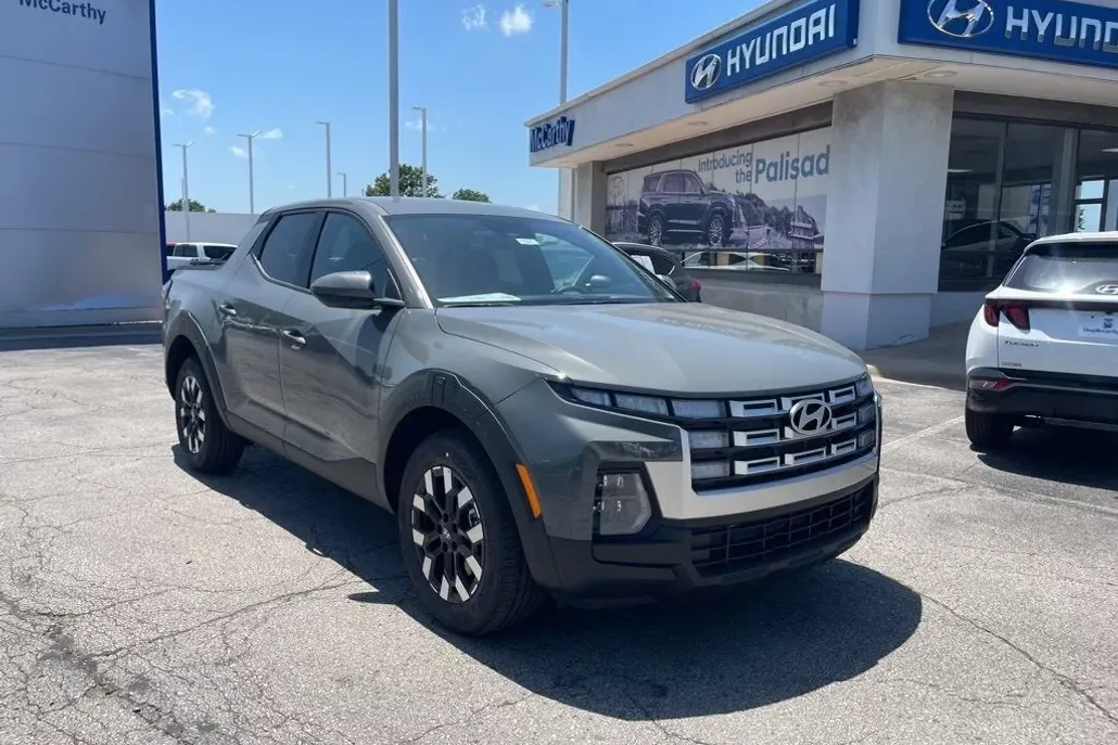 2025 Hyundai Santa Cruz SE photo 1