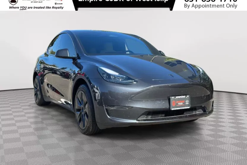 2025 Tesla Model Y Long Range Rear-Wheel Drive photo 1