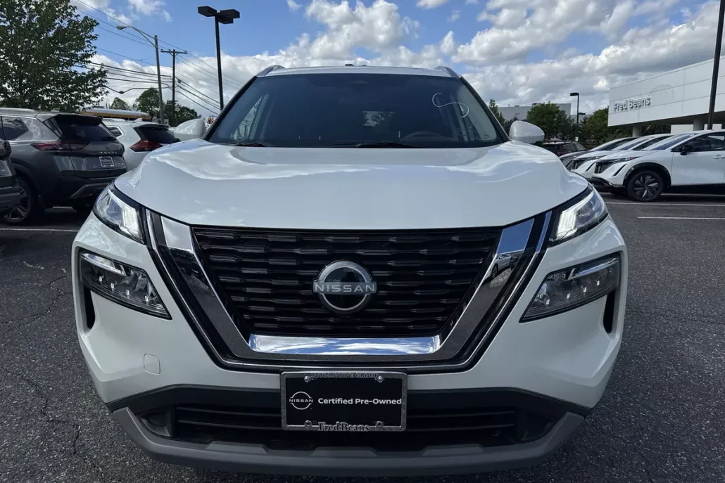 2022 Nissan Rogue SV photo 1