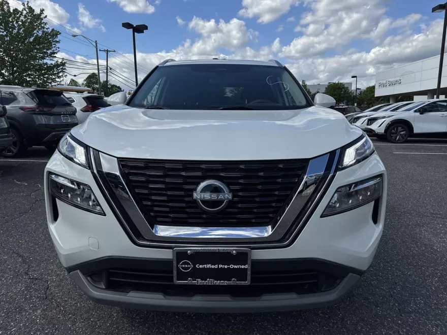 2022 Nissan Rogue SV photo 1