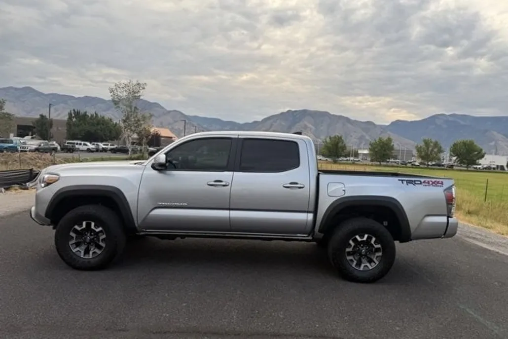 2023 Toyota Tacoma TRD Off-Road photo 1