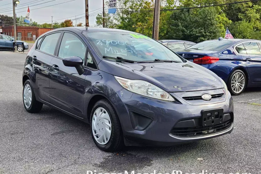 2013 Ford Fiesta S photo 1