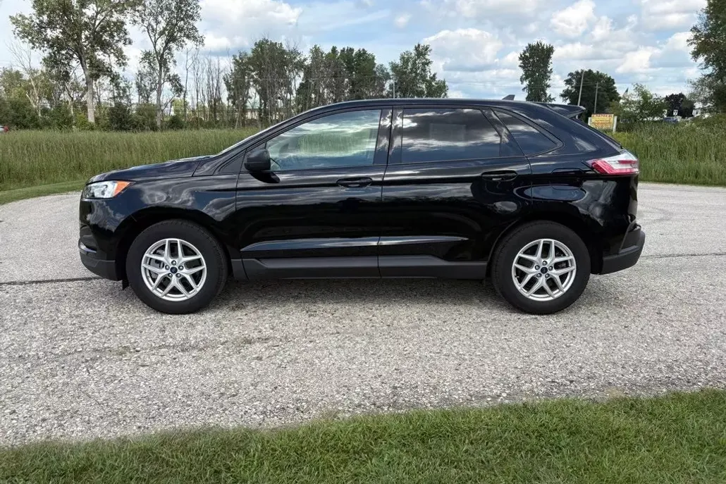 2021 Ford Edge SE photo 1