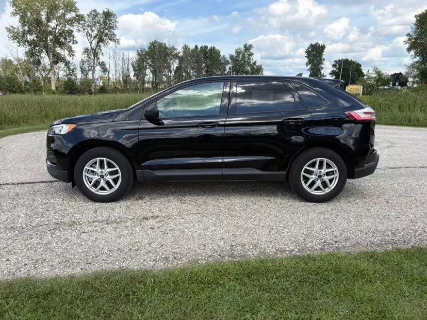 2021 Ford Edge SE photo 1