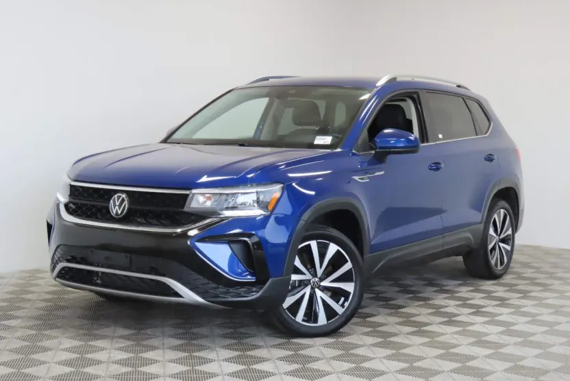 2024 Volkswagen Taos SE photo 1
