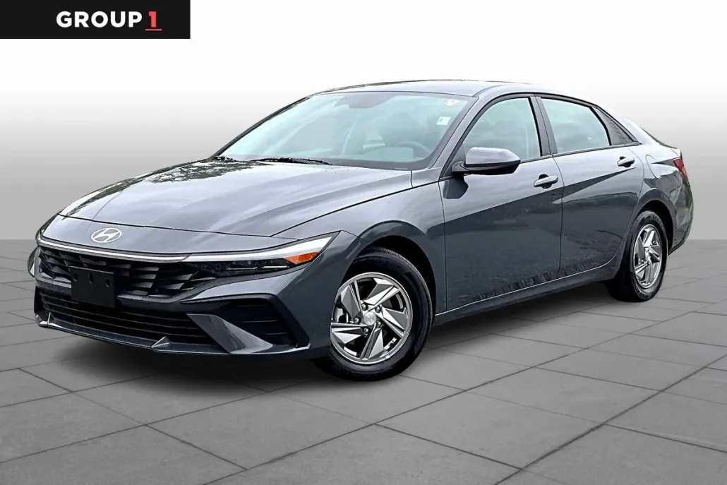 2025 Hyundai Elantra SE photo 1
