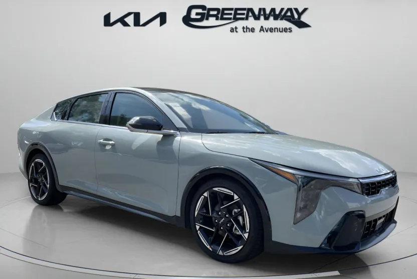2025 Kia K4 GT-Line photo 1