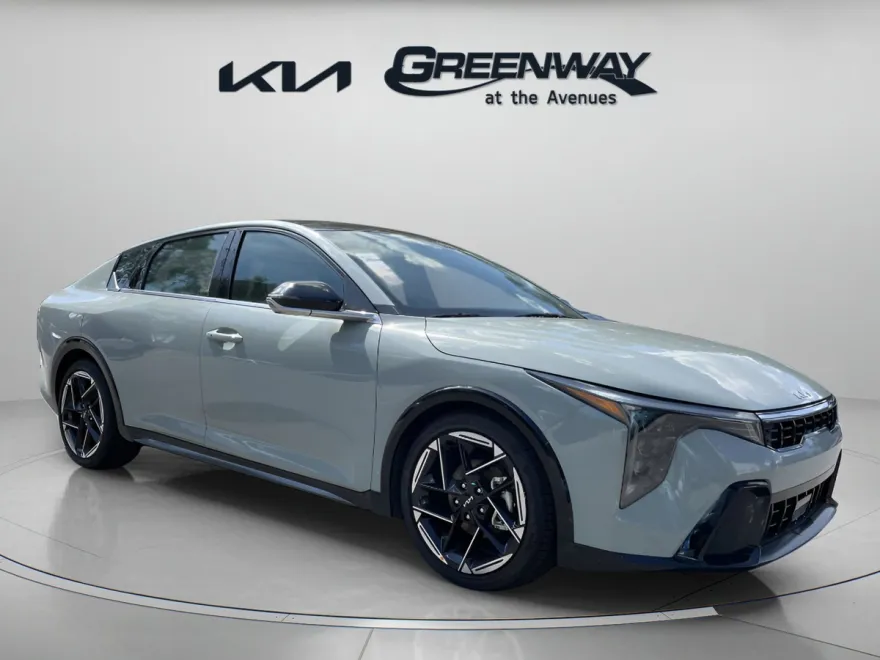 2025 Kia K4 GT-Line photo 1