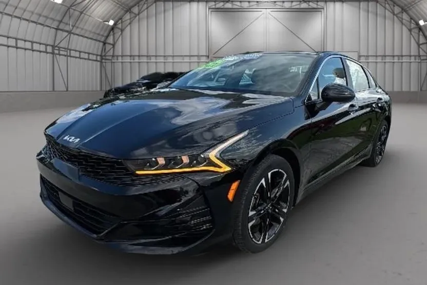 2024 Kia K5 GT-Line photo 1