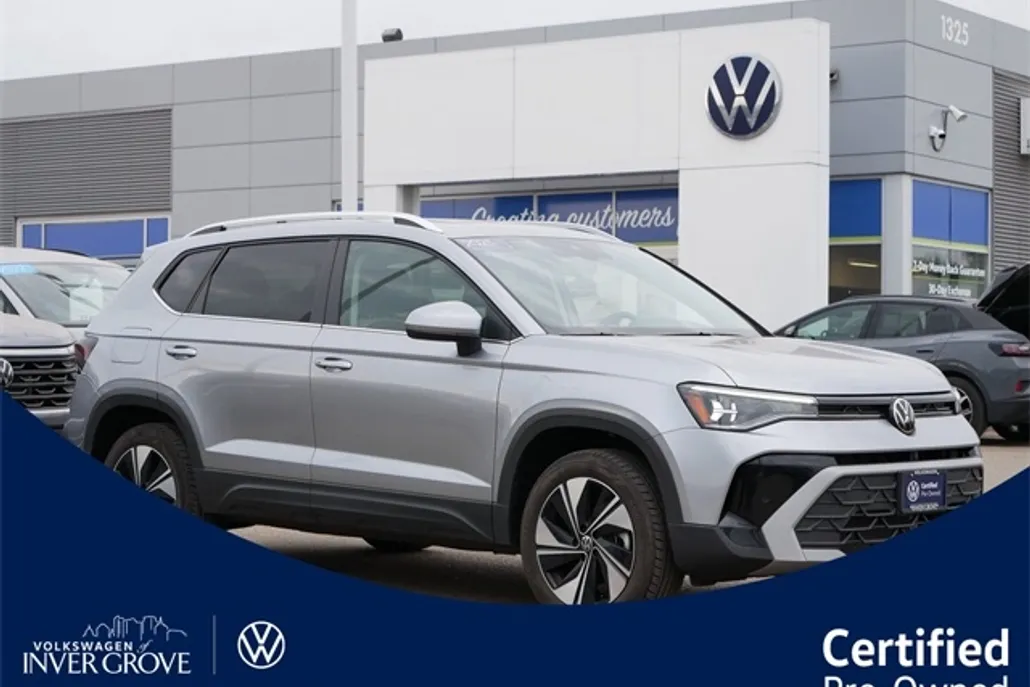 2025 Volkswagen Taos SE photo 1