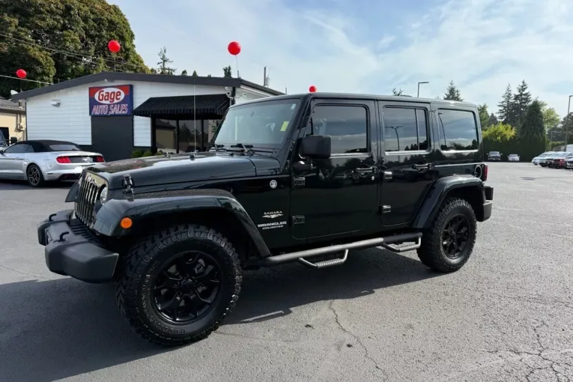 2012 Jeep Wrangler Unlimited Sahara photo 1