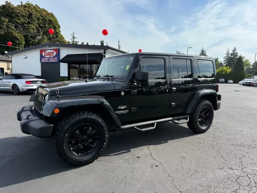 2012 Jeep Wrangler Unlimited Sahara photo 1