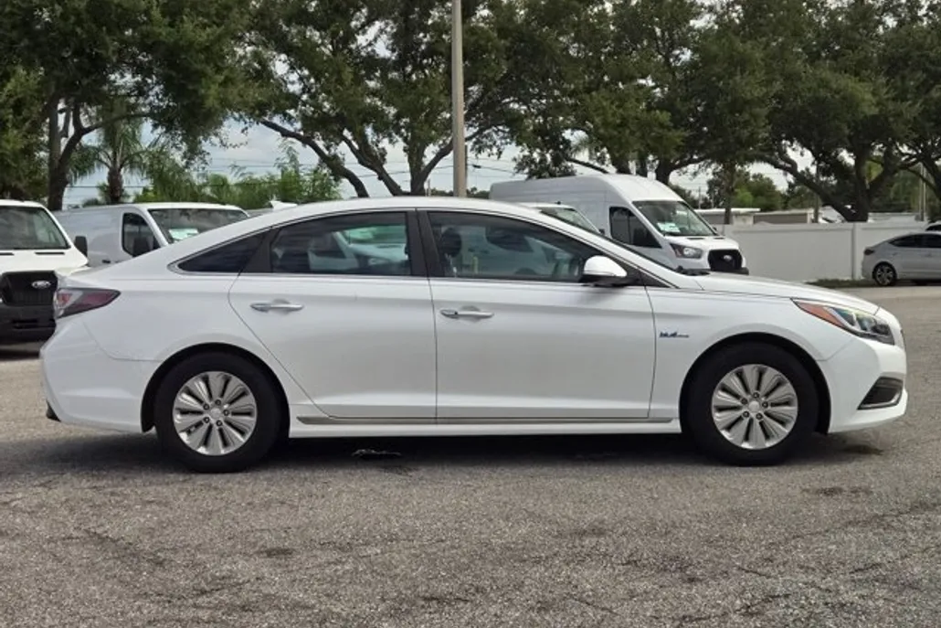 2016 Hyundai Sonata Hybrid SE photo 1